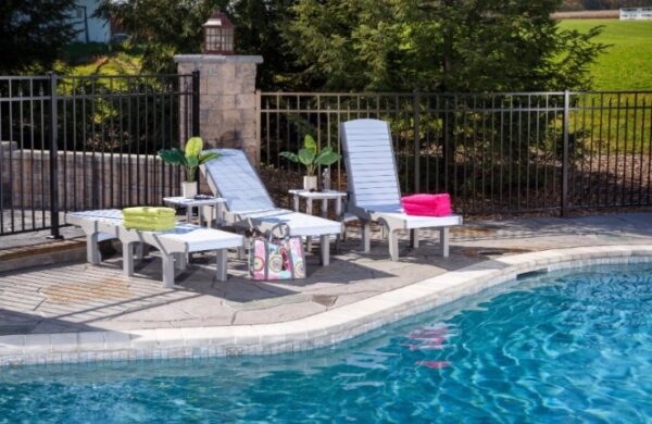 outdoor lounge chairs