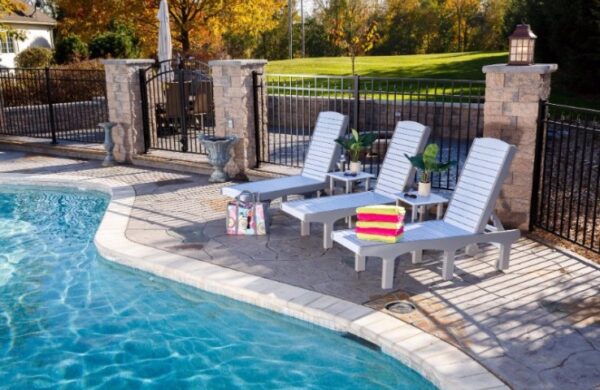 outdoor lounge chairs