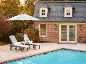 outdoor lounge chairs