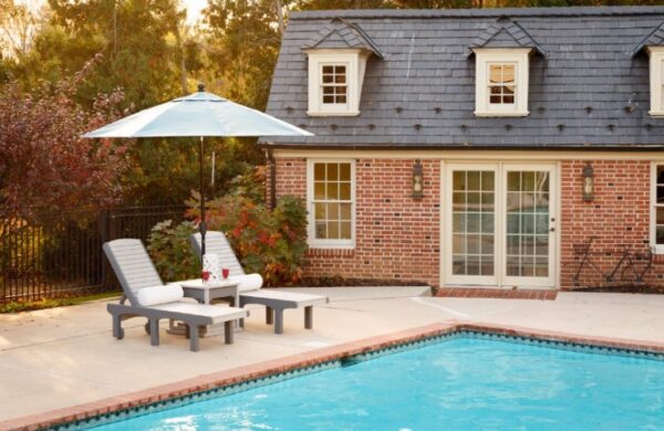 outdoor lounge chairs